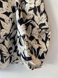 20120 Flower Print Skirt - Black & Ecru